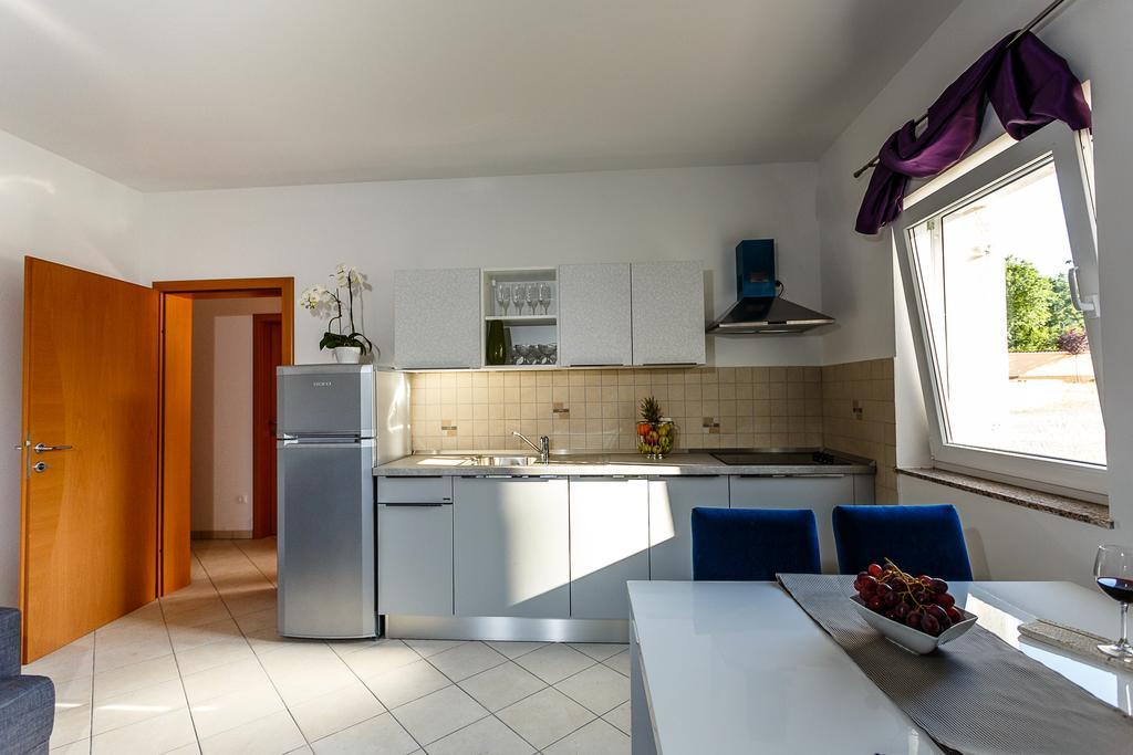 Apartments Mare & Mons Deluxe Malinska Exterior foto