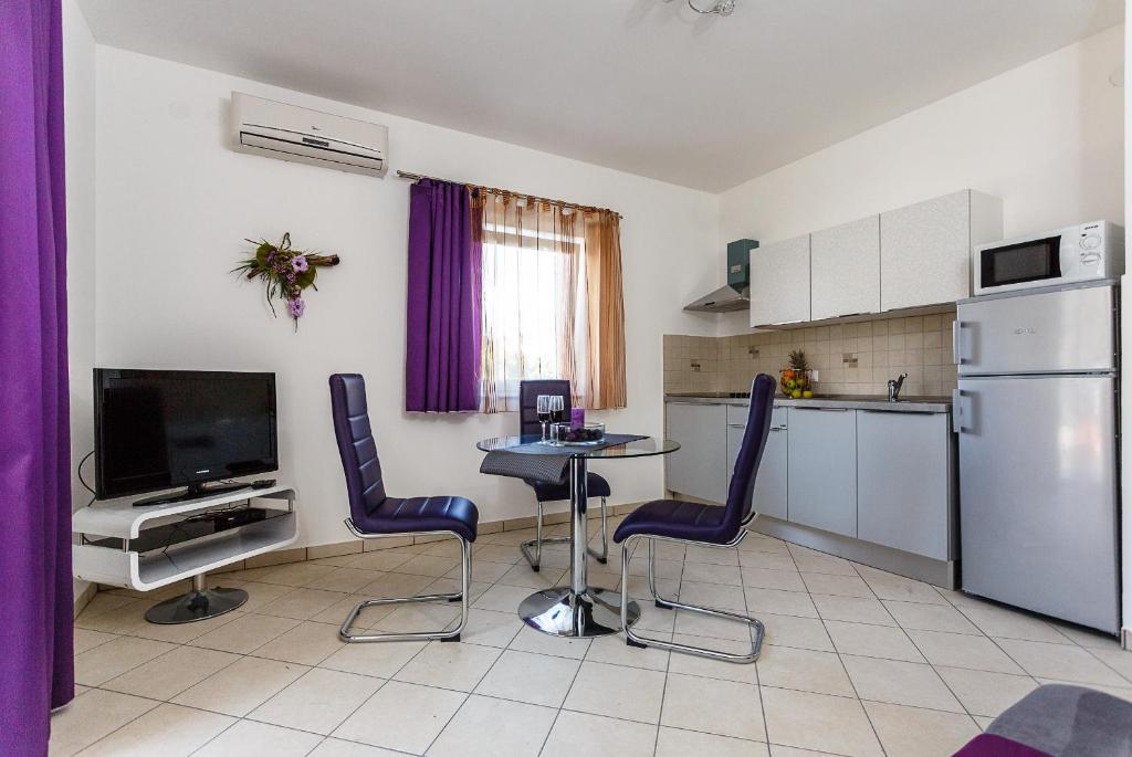 Apartments Mare & Mons Deluxe Malinska Quarto foto