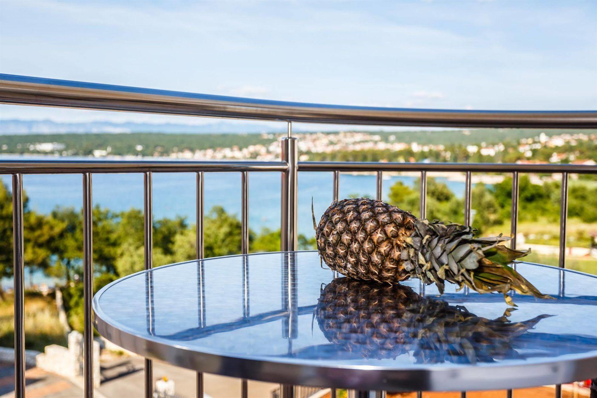 Apartments Mare & Mons Deluxe Malinska Exterior foto